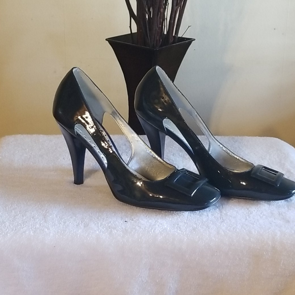 Shoes - Picture 2 of 4